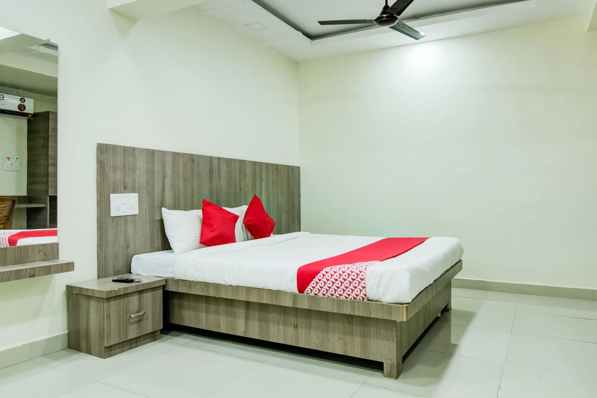 נאווי מומבאי Hotel O Kunal Palace מראה חיצוני תמונה